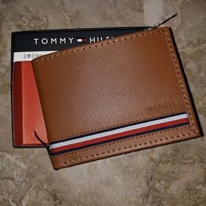 NWT Men's Tommy Hilfiger Leather Wallet
